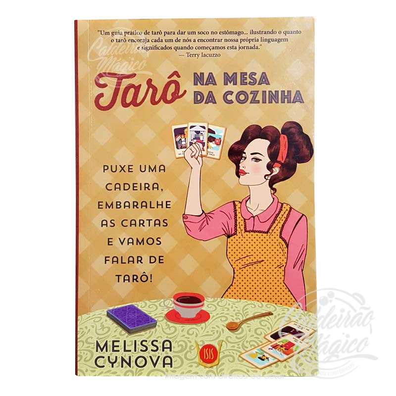Tarot na mesa da cozinha